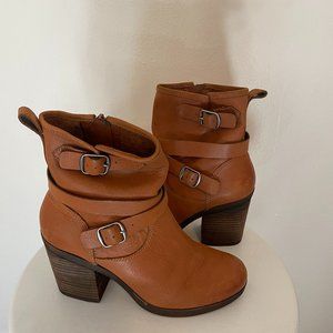 Lucky Brand Orenzo Boots size 8